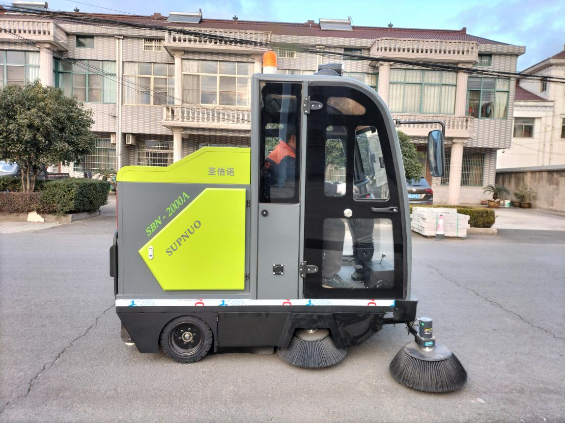 白山龙马清扫车